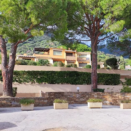 Charmant T2 Avec Jardin, A 5 Min Pied Plage Saint-clair - Parking, Terrasse Equipee, Proche Lavandou - Fr-1-677-34 Apartment *